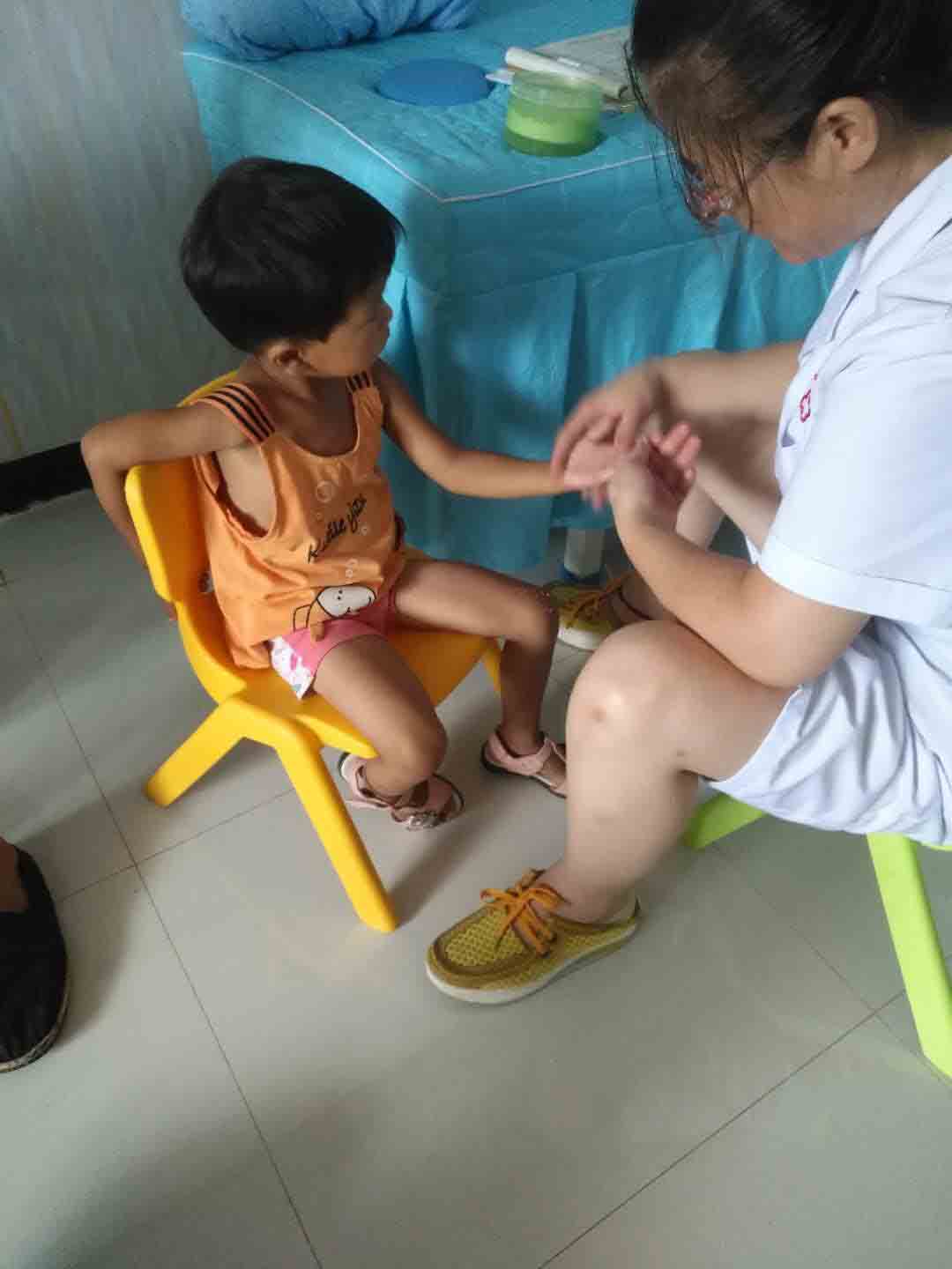 艾童堂，石家庄小儿推拿，葫芦灸